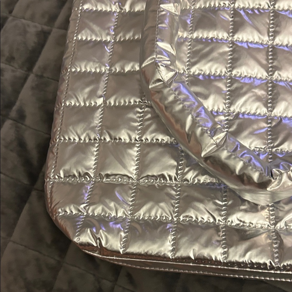 Clinique Metallic Silver Quilted Tote - Picture 5 of 7